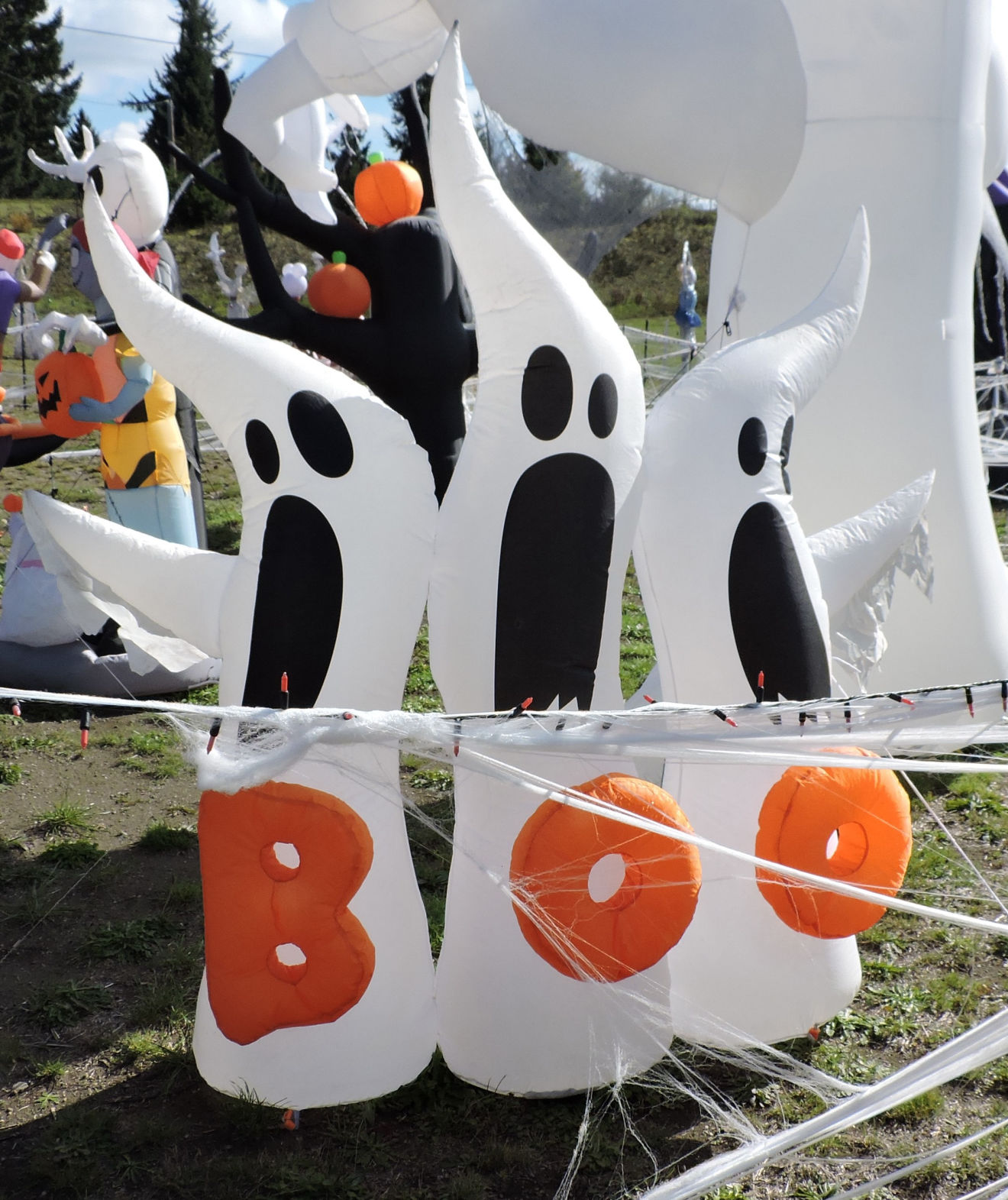 191017.news.halloween.house.8.jpg